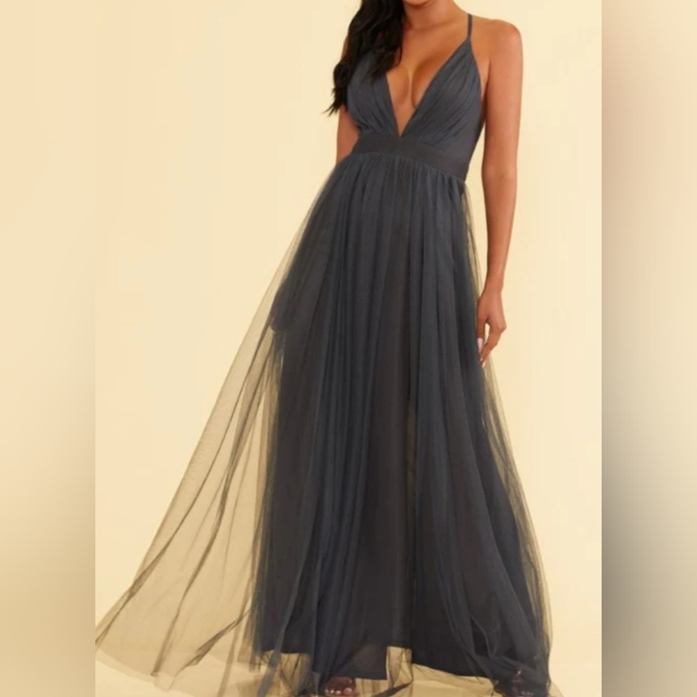 NWT LUXXEL ELEGANT STEEL COLOR STRAPY DEEP V NECK MAXI GOWN IN A LARGE